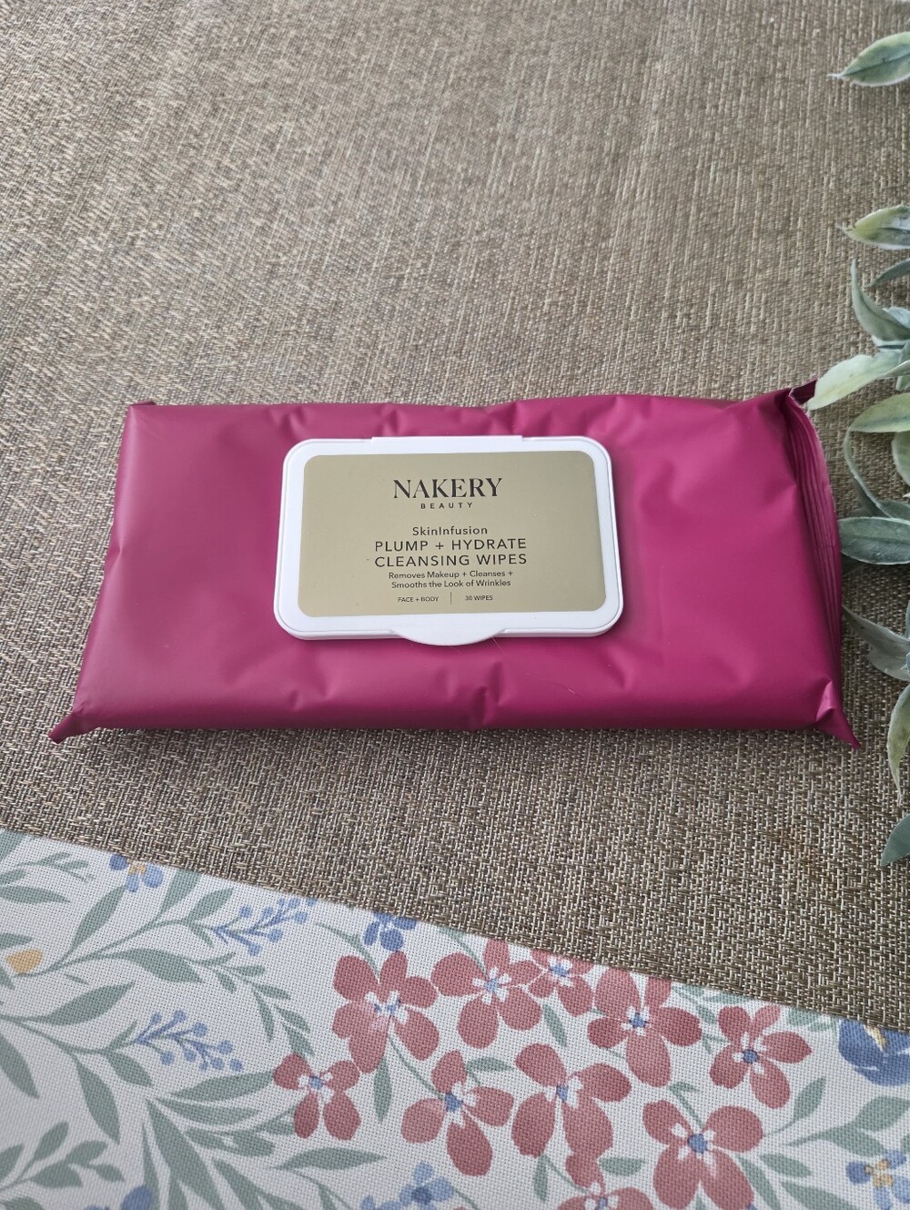 Nakery Plump + Hydrate Cleansing Wipes — Pink